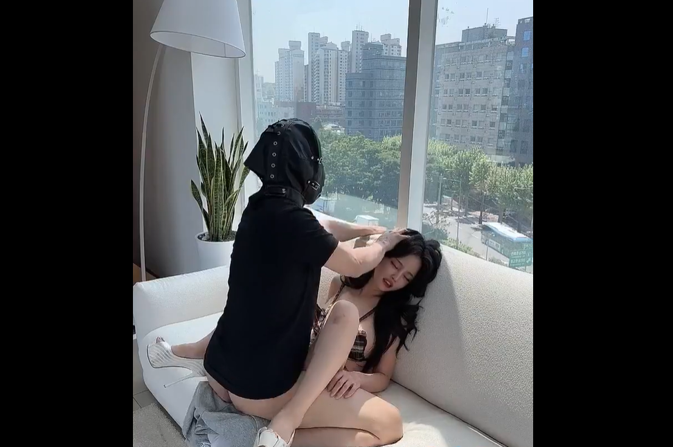 트위터야동-촬영중에 발정난 마스크남 