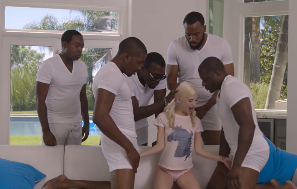 서양야동-흑형들에게 돌려 먹히는 금발녀 